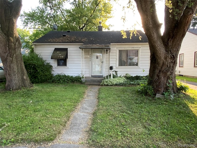 3255 Goodrich St, Ferndale, MI 48220 - bungalow-style house featuring a front yard and a chimney