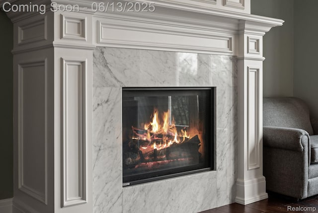 2750 Turtle Bluff Dr, Bloomfield Hills, MI 48302 - detailed view of a fireplace and decorative columns