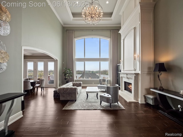 2750 Turtle Bluff Dr, Bloomfield Hills, MI 48302 - living area with a chandelier, plenty of natural light, a fireplace, a tray ceiling, and crown molding