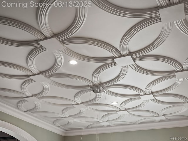 2750 Turtle Bluff Dr, Bloomfield Hills, MI 48302 - detailed view of crown molding