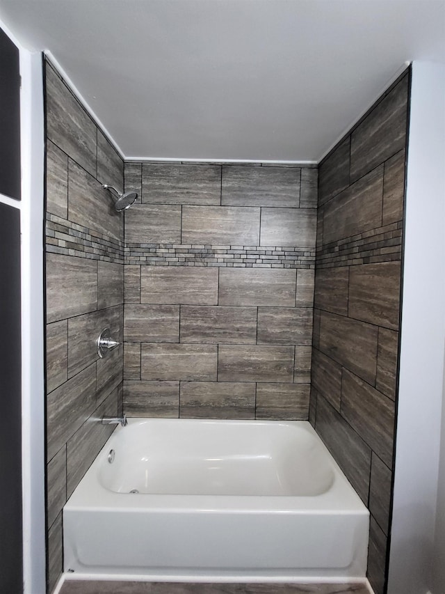 1010 S Pearce St, Owosso, MI 48867 - full bathroom with washtub / shower combination