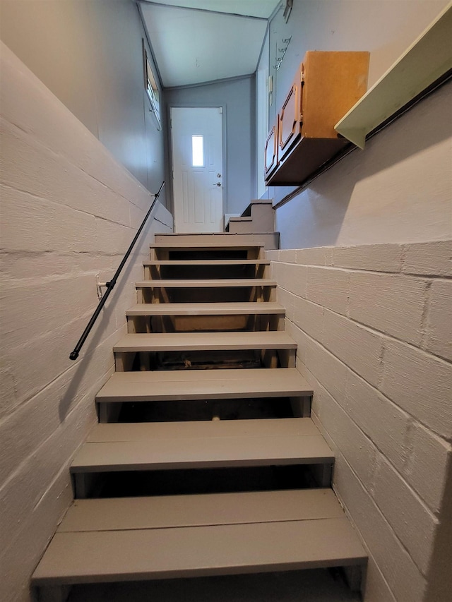1010 S Pearce St, Owosso, MI 48867 - view of staircase
