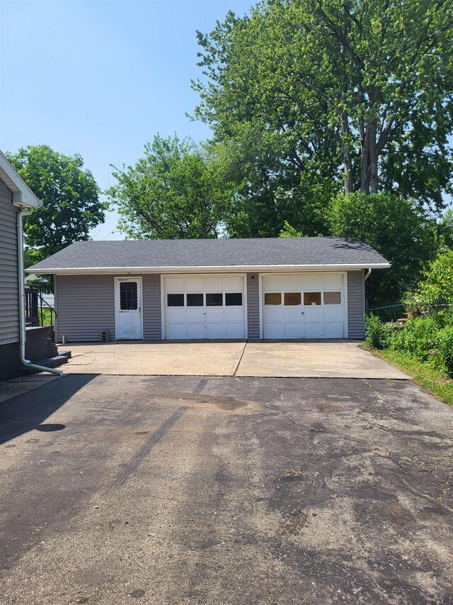 1010 S Pearce St, Owosso, MI 48867 - view of detached garage