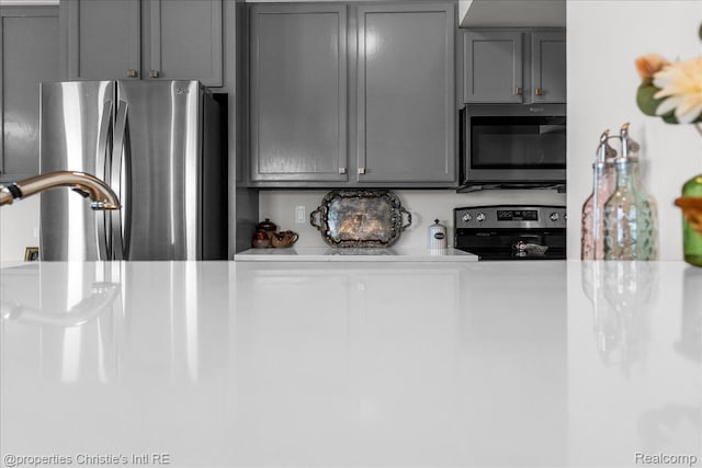 15 E Kirby St Unit 304, Detroit, MI 48202 - kitchen featuring stainless steel appliances, gray cabinets, and light countertops