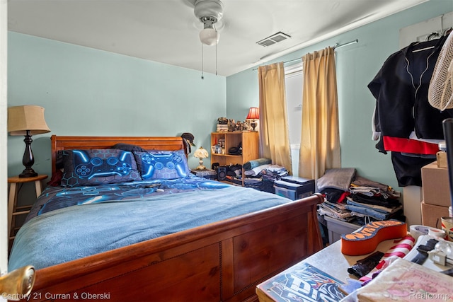 3128 Woodside Dr, Dearborn, MI 48124 - bedroom with ceiling fan