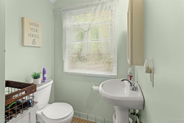 3128 Woodside Dr, Dearborn, MI 48124 - bathroom featuring toilet, baseboards, and tile patterned floors