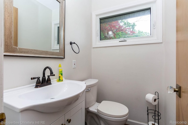 1700 Hamilton Dr, Bloomfield Hills, MI 48302 - half bath with vanity and toilet