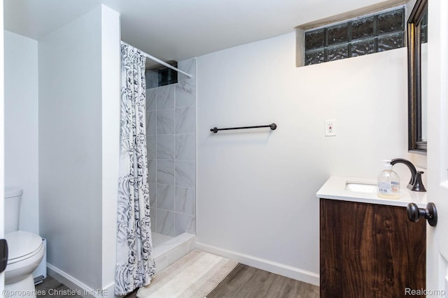 1700 Hamilton Dr, Bloomfield Hills, MI 48302 - bathroom with vanity, wood finished floors, and tiled shower
