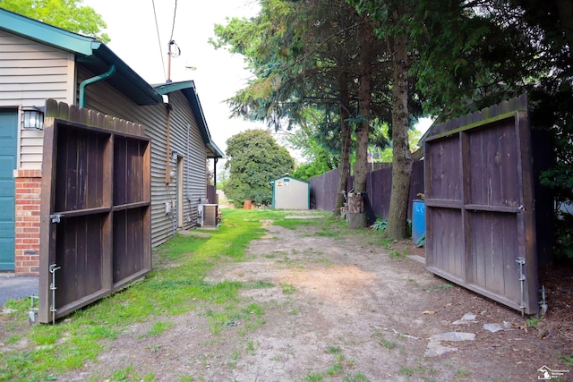 6336 Moreland Dr, Erie, MI 48133 - view of yard