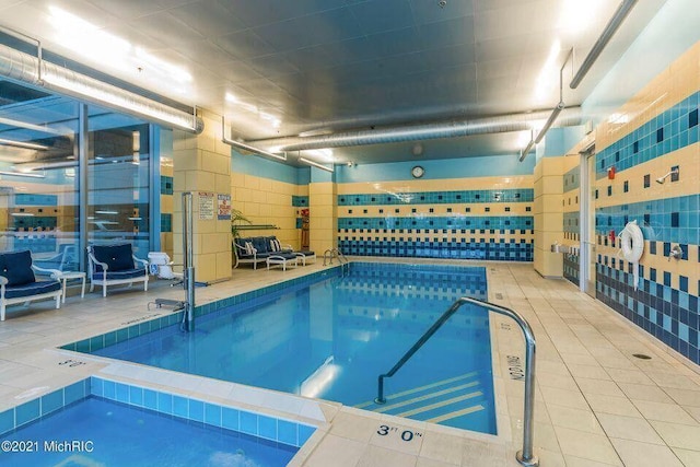 335 Bridge St NW Unit 500, Grand Rapids, MI 49504 - view of indoor pool