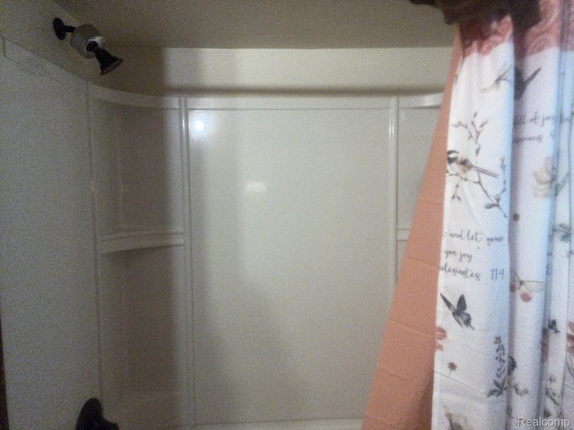 23538 Baker, Taylor, MI 48180 - full bathroom featuring a shower