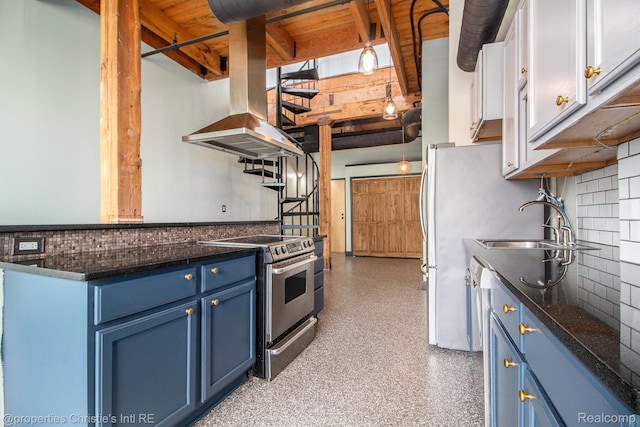 6533 E Jefferson Unit 427, Detroit, MI 48207 - kitchen featuring blue cabinets, electric range, tasteful backsplash, and island range hood