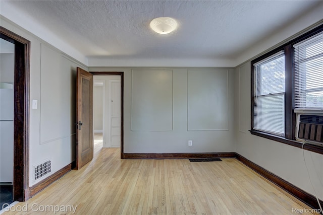 1722 W Farnum Ave, Royal Oak, MI 48067 - unfurnished bedroom featuring light wood finished floors, a textured ceiling, and baseboards