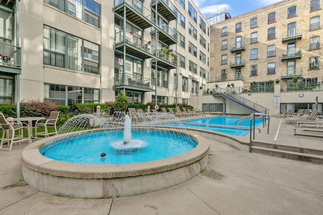 940 Monroe Ave NW Unit 335, Grand Rapids, MI 49503 - view of swimming pool