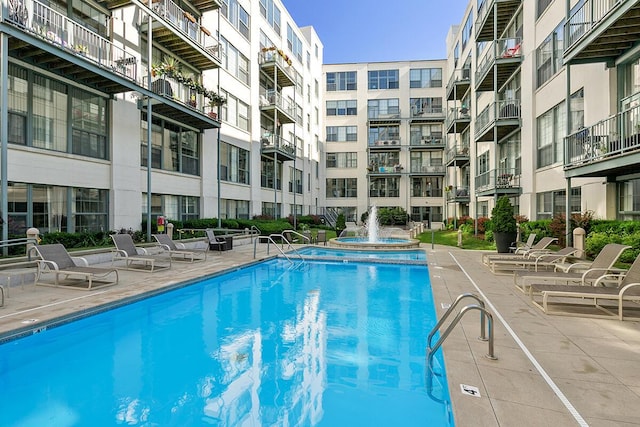 940 Monroe Ave NW Unit 335, Grand Rapids, MI 49503 - view of community pool