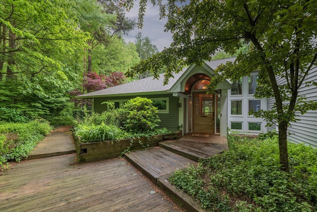 8562 W R Ave, Kalamazoo, MI 49009 - view of front of home featuring a shingled roof and a deck