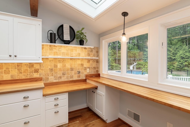8562 W R Ave, Kalamazoo, MI 49009 - unfurnished office featuring built in desk, a skylight, healthy amount of natural light, wood finished floors, and vaulted ceiling