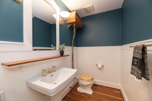 8562 W R Ave, Kalamazoo, MI 49009 - bathroom featuring wood finished floors, wainscoting, and toilet