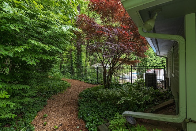 8562 W R Ave, Kalamazoo, MI 49009 - view of yard
