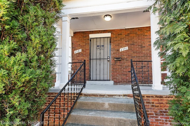 4387 Pingree St, Detroit, MI 48204 - entrance to property with brick siding
