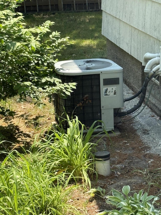 488 Roberts St, Muskegon, MI 49442 - exterior view of cooling unit