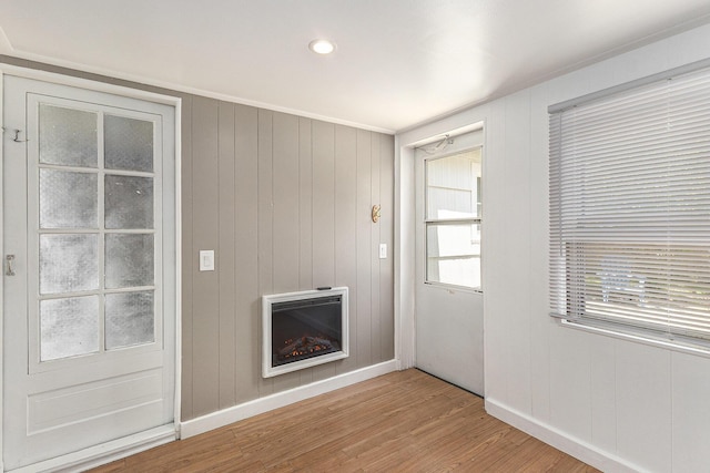488 Roberts St, Muskegon, MI 49442 - entrance foyer featuring wood finished floors, a glass covered fireplace, baseboards, and recessed lighting