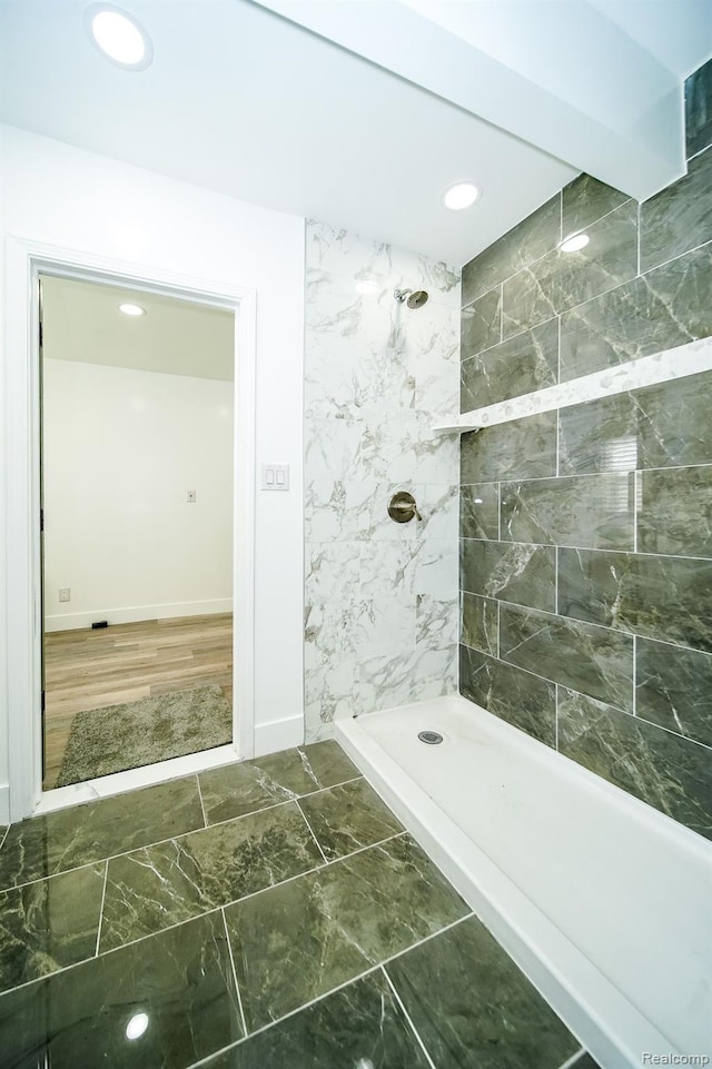 16240 Washburn St, Detroit, MI 48221 - bathroom featuring tiled shower, recessed lighting, baseboards, and marble look tiles
