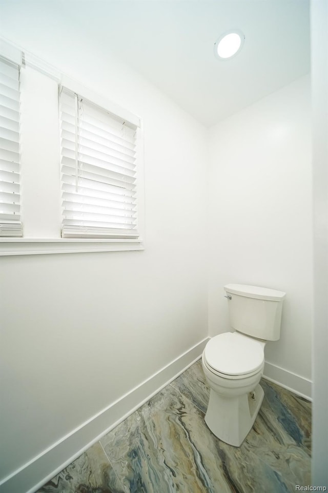 16240 Washburn St, Detroit, MI 48221 - bathroom with baseboards and toilet