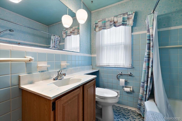 2652 Buckingham Ave, Berkley, MI 48072 - full bathroom with tile walls, vanity, toilet, shower / bath combo, and wainscoting