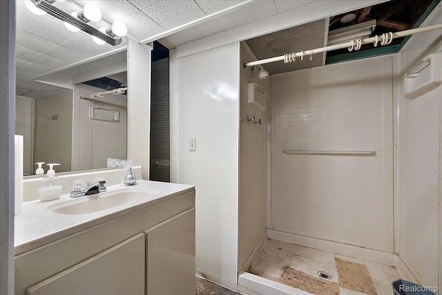 2652 Buckingham Ave, Berkley, MI 48072 - full bath featuring a shower, vanity, and baseboards