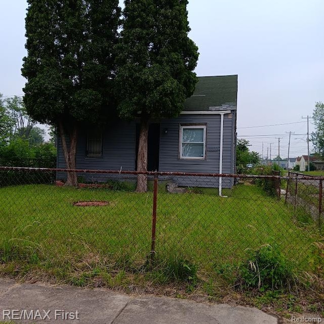 13500 Heyden St, Detroit, MI 48223 - view of front of house