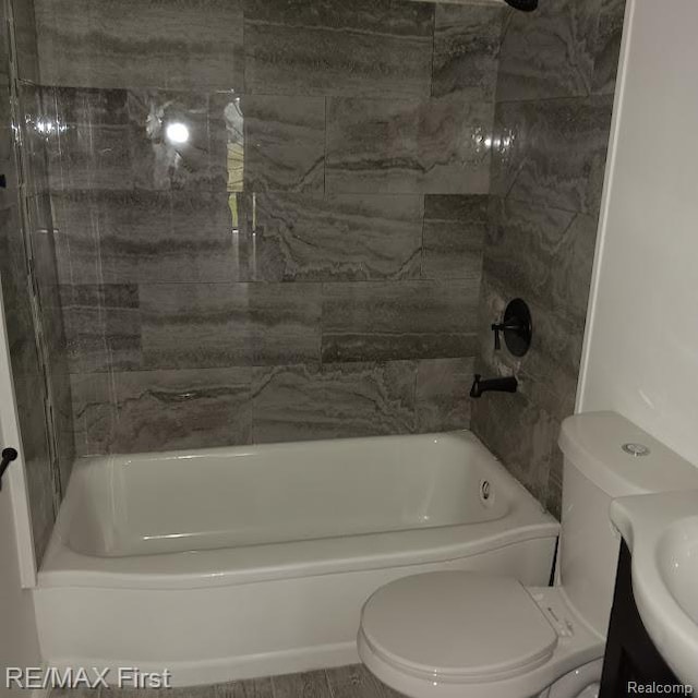13500 Heyden St, Detroit, MI 48223 - full bath featuring toilet, bathtub / shower combination, and vanity