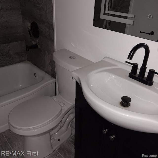 13500 Heyden St, Detroit, MI 48223 - full bathroom featuring toilet, vanity, and shower / tub combination