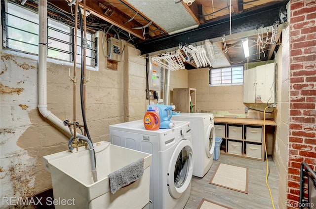 3418 Gratiot Ave, Flint, MI 48503 - laundry area featuring washing machine and dryer