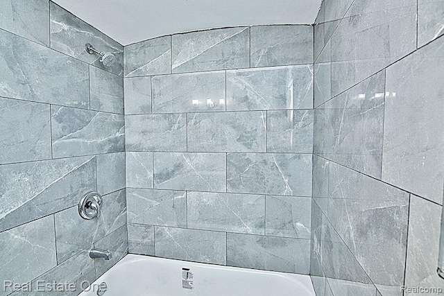 8035 Pinehurst St, Detroit, MI 48204 - full bathroom with washtub / shower combination