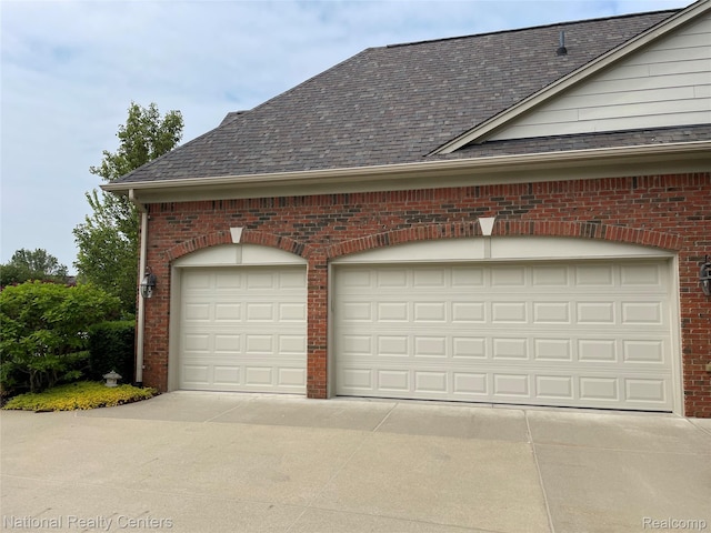 2750 Castlemartin Ct, Oakland, MI 48306 - garage with concrete driveway