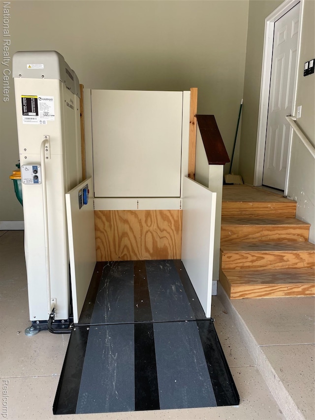 2750 Castlemartin Ct, Oakland, MI 48306 - view of stairway