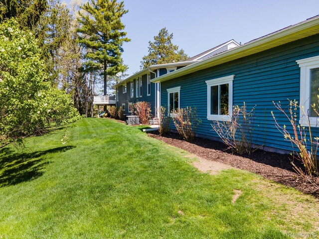 900 Indianwood Rd, Lake Orion, MI 48362 - view of grassy yard