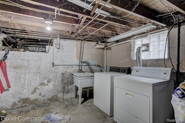 338 W Parent Ave, Royal Oak, MI 48067 - washroom featuring independent washer and dryer