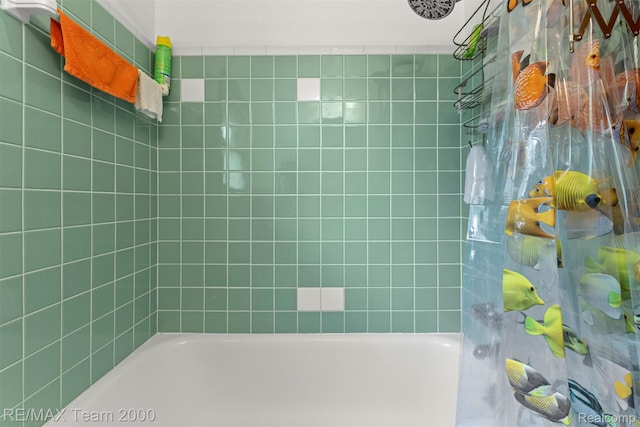 18155 Audette St, Dearborn, MI 48124 - bathroom featuring shower / tub combination