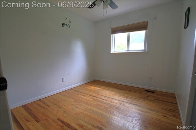 6325 Clarkston Rd, Clarkston, MI 48346 - empty room featuring a ceiling fan, light wood-style flooring, and baseboards