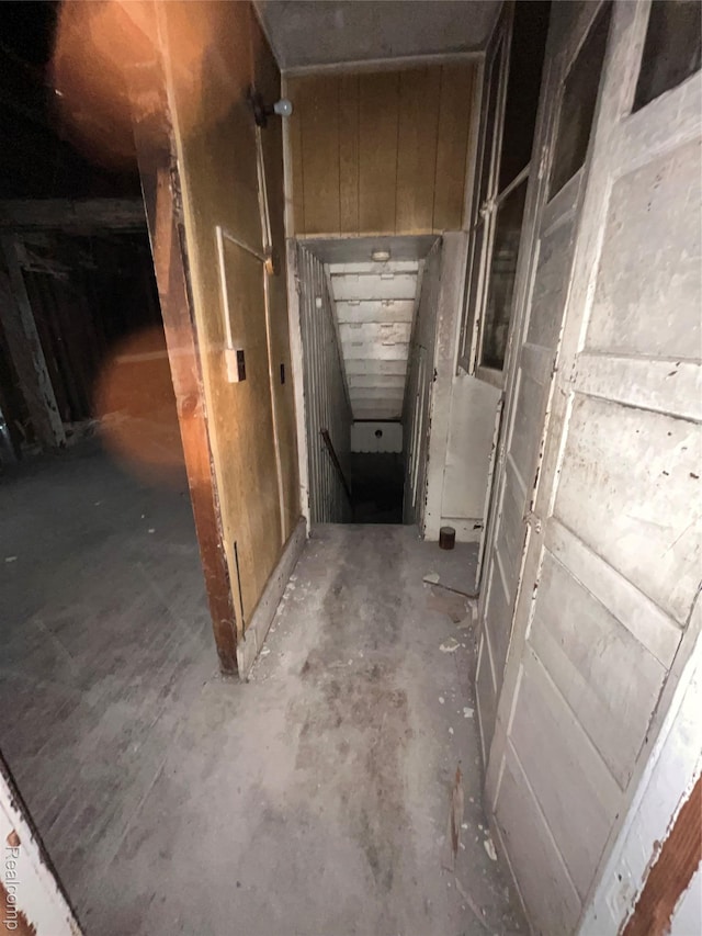 728 Lawrence St, Detroit, MI 48202 - corridor with concrete floors