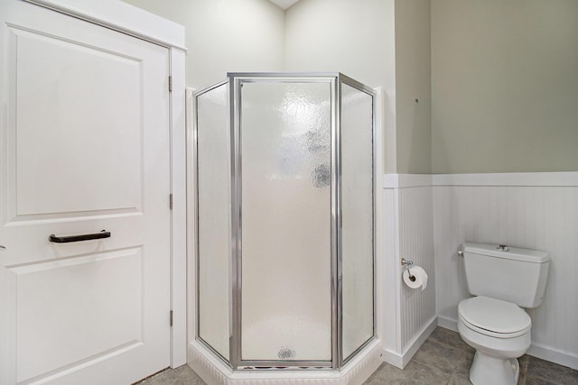 23 Kenneth St, Pentwater, MI 49449 - bathroom featuring a shower stall, wainscoting, and toilet