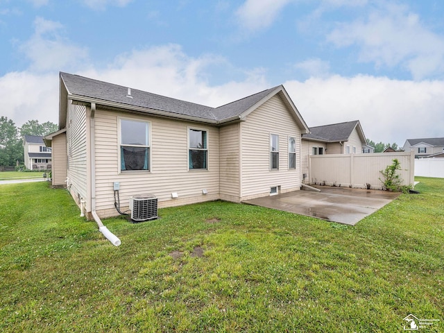 8721 E Park Ridge Cir, Newport, MI 48166 - back of house featuring a patio and central AC