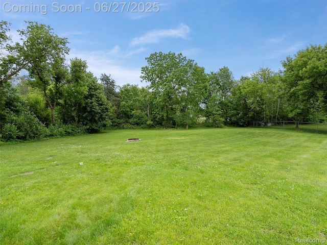 11474 Clairmont Dr, Fenton, MI 48430 - view of green lawn