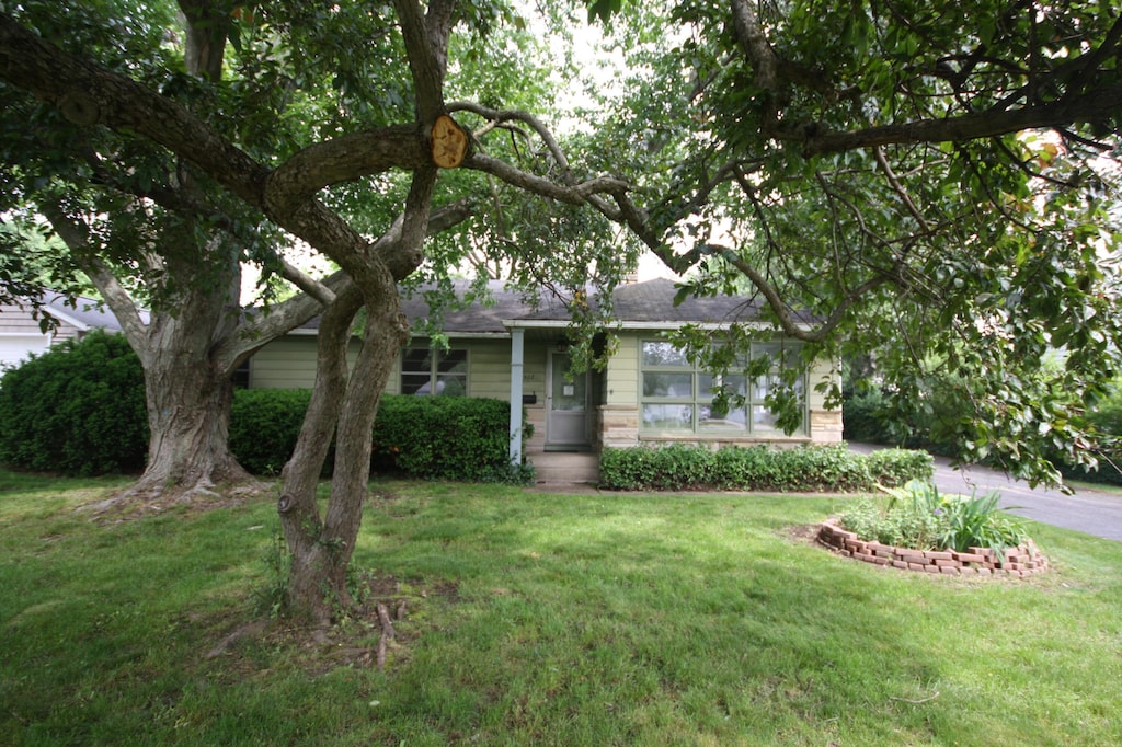 2908 Olney Rd, Kalamazoo, MI 49006 - view of property hidden behind natural elements with a front lawn