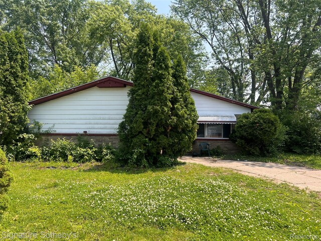 6902 Sally Ct, Flint, MI 48505 - photo 1