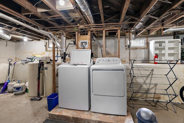 4940 Pottawatamie Path, Watervliet, MI 49098 - laundry area with washer and clothes dryer