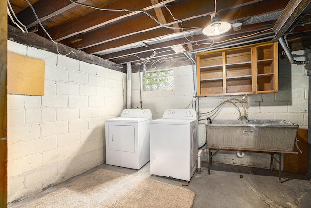 1386 W Broadway Ave, Muskegon, MI 49441 - washroom featuring washing machine and dryer
