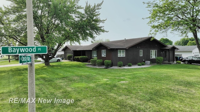 3257 N Christy Way, Saginaw, MI 48603 - view of front of property featuring a front lawn
